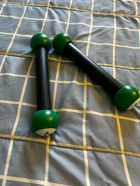 Zumba Fitness Green and Black Aerobic  Shaker Weight Pair